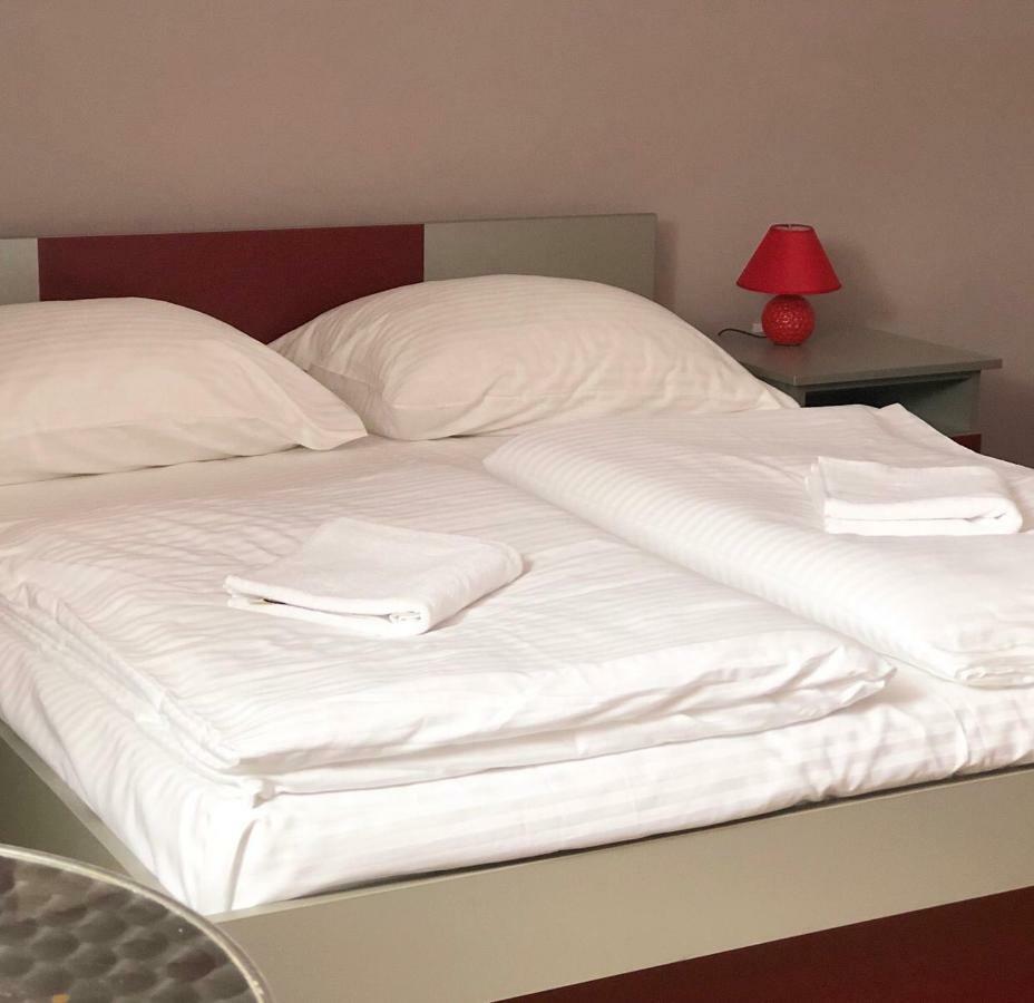 Guest House Aleksandra บายินา บาชตา ภายนอก รูปภาพ